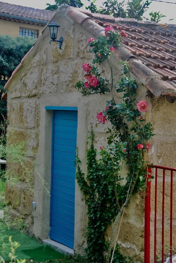 Hotel Les Volets Bleus Provence à Salon-de-Provence 0*,