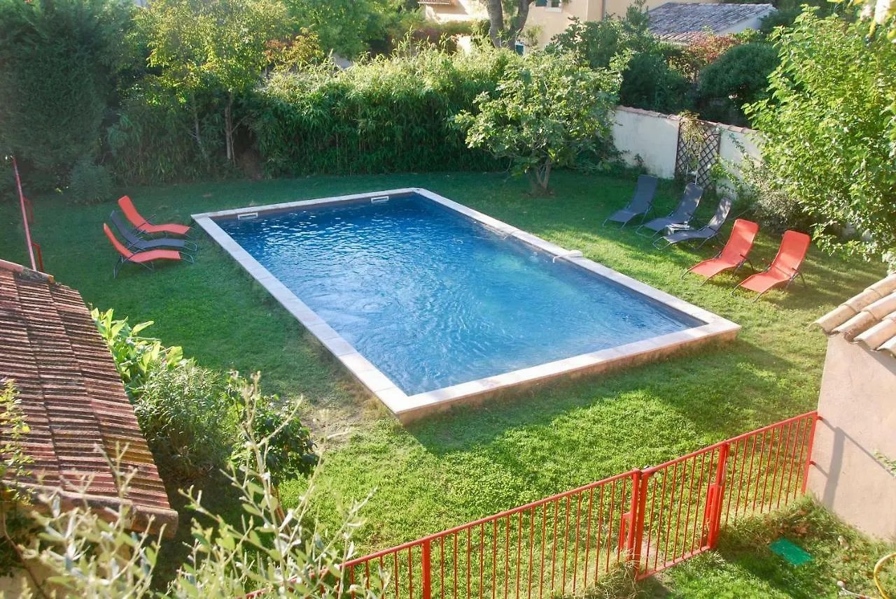 Hotel Les Volets Bleus Provence à Salon-de-Provence 0*,  France