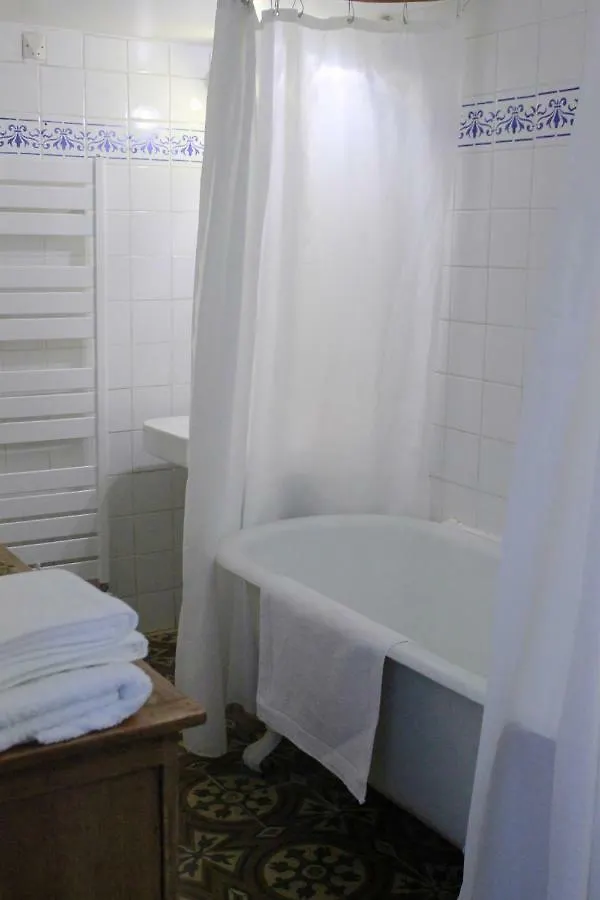 Hotel Les Volets Bleus Provence à Salon-de-Provence France