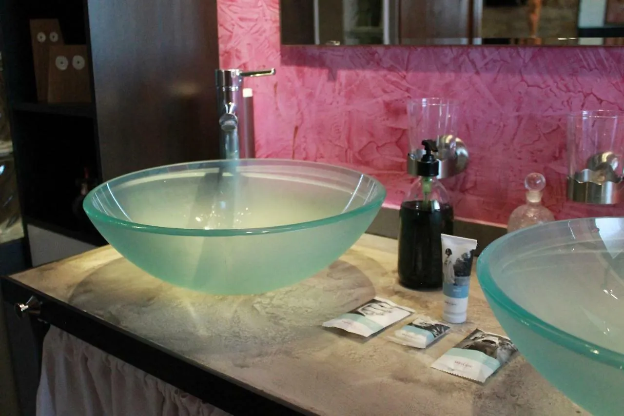 Hotel Les Volets Bleus Provence à Salon-de-Provence Maison d'hôtes