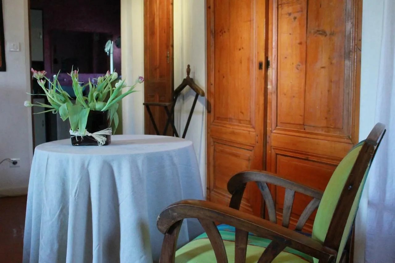 Hotel Les Volets Bleus Provence à Salon-de-Provence 0*,  France